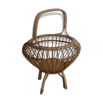 Basket rattan on foot