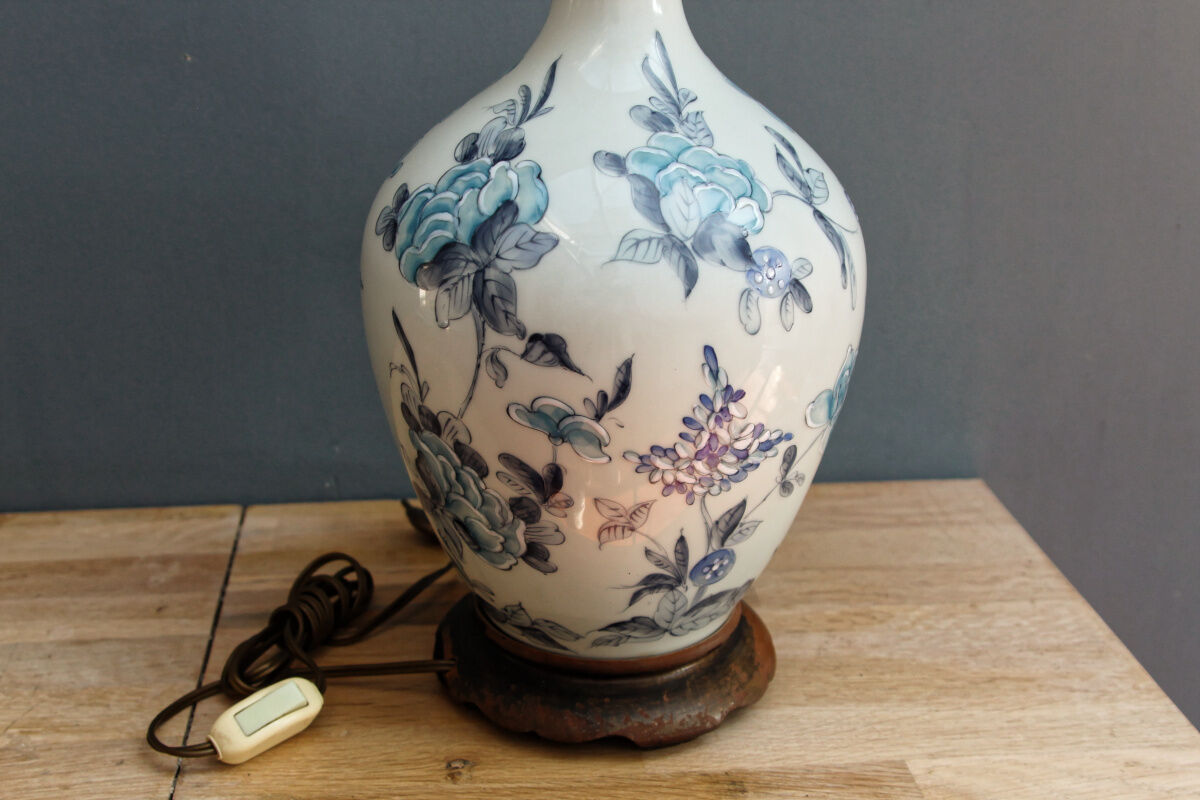 Porcelain lamp foot