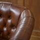 Paire de fauteuils Club capitonnés en cuir