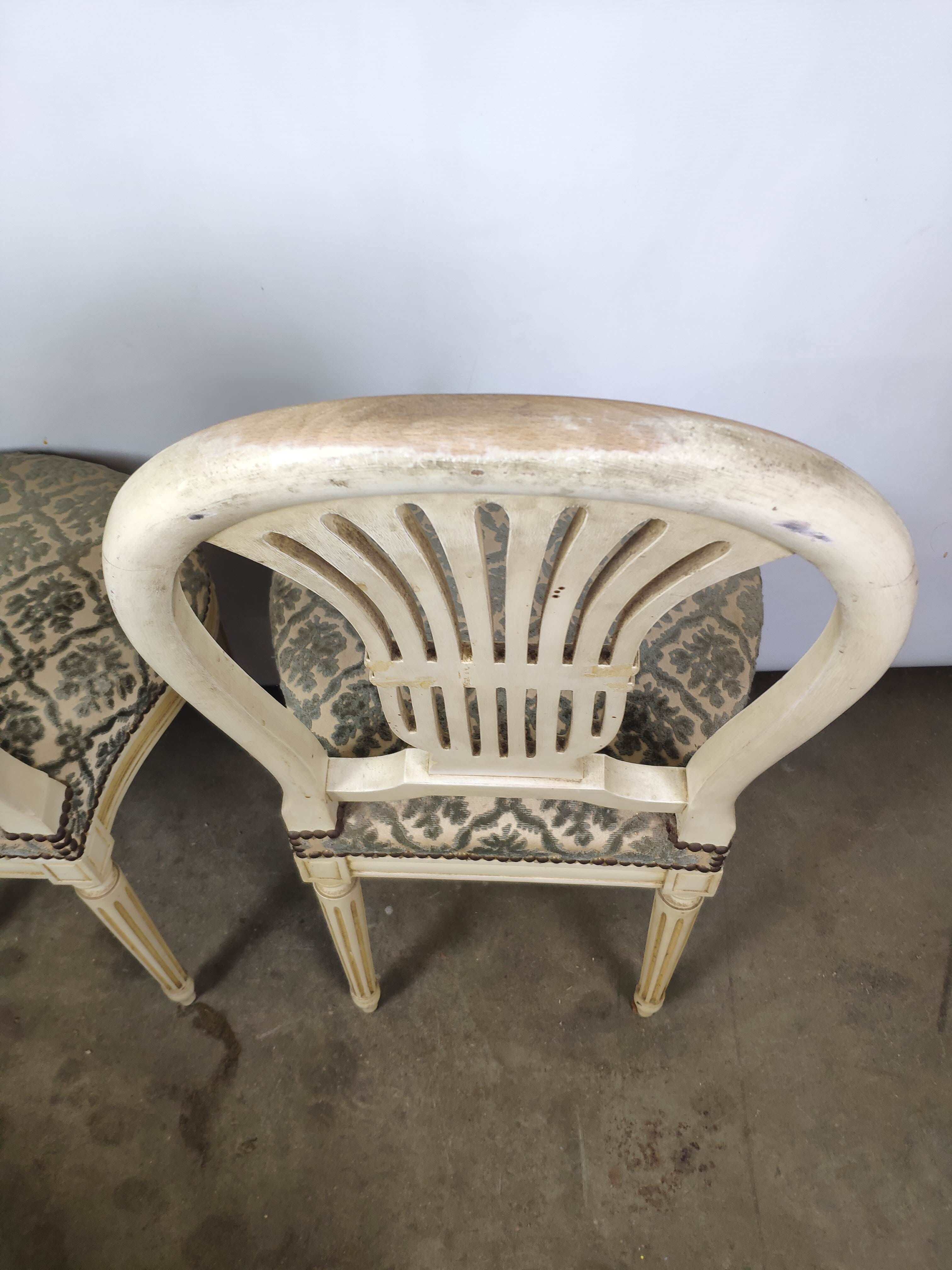 5 chaises en bois laqué blanc style Louis XVI