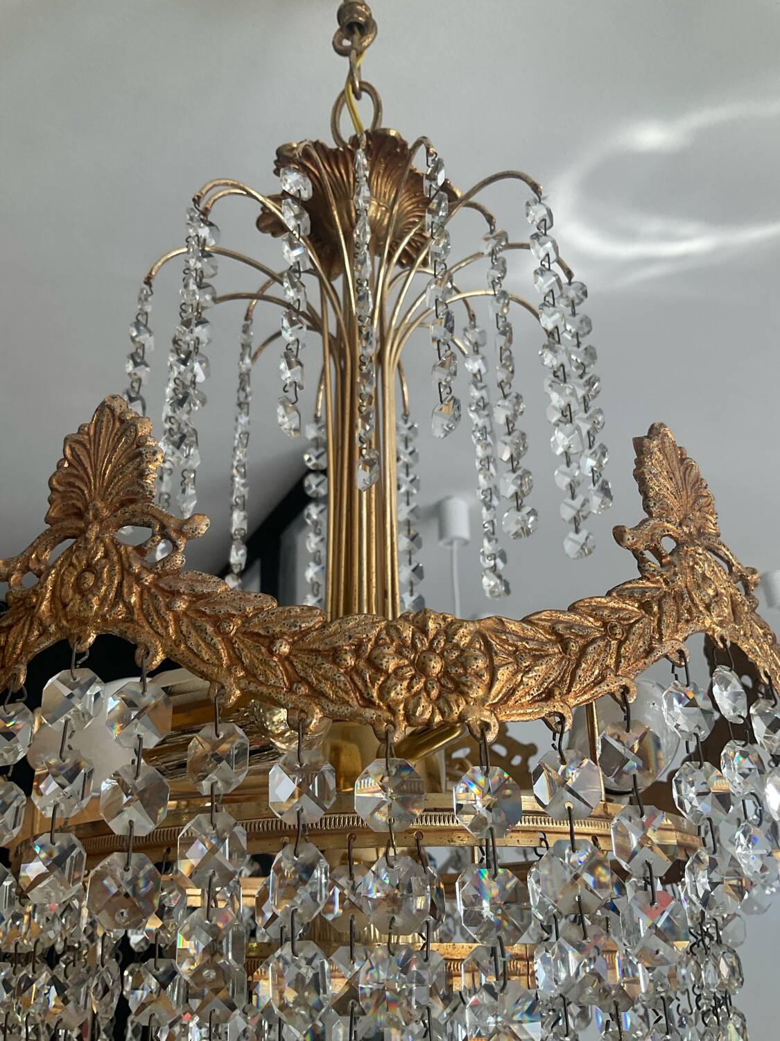 Cascade chandelier in bronze and crystal pendants
