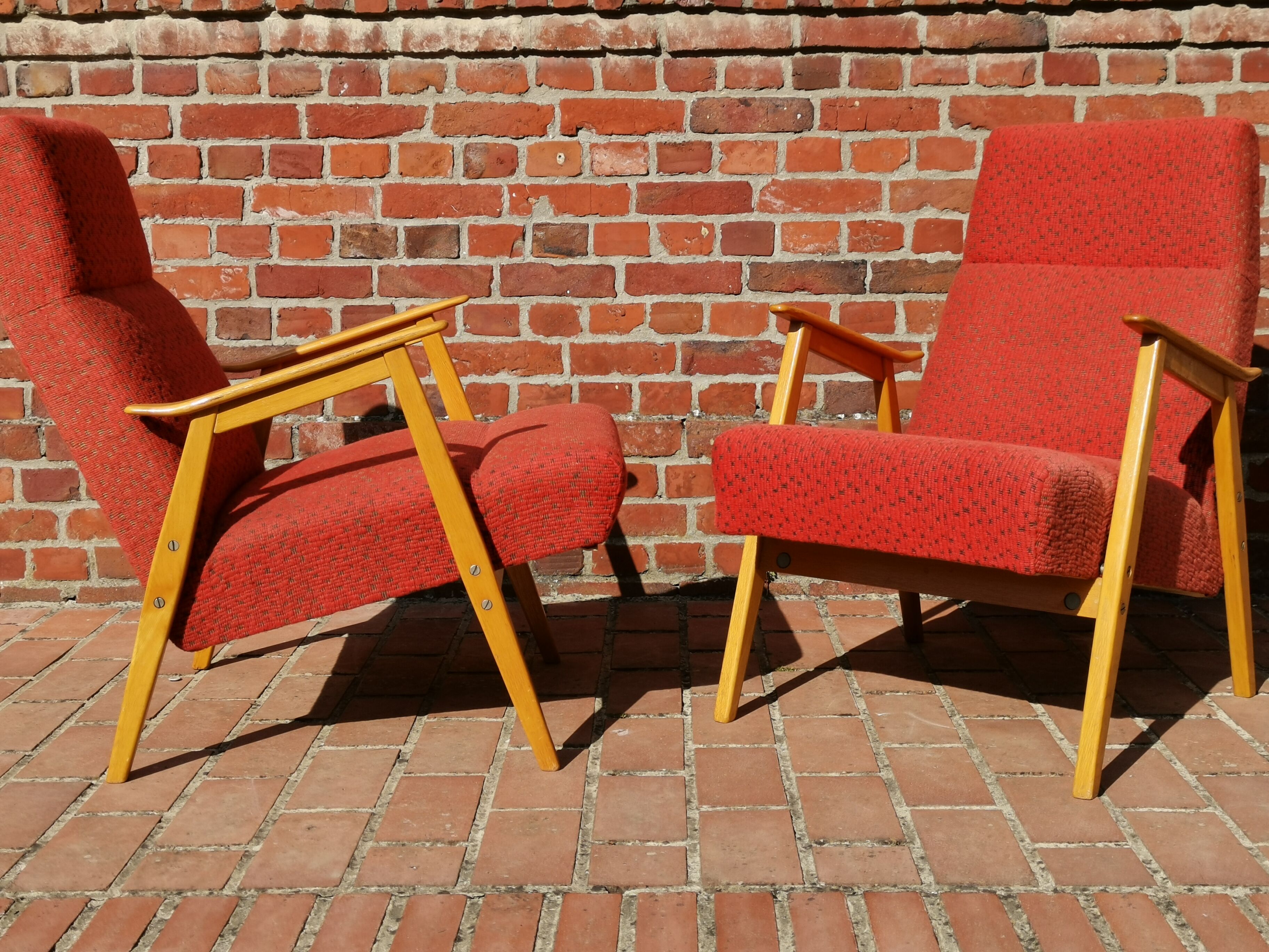 Paire de fauteuils rouge Interier Praha