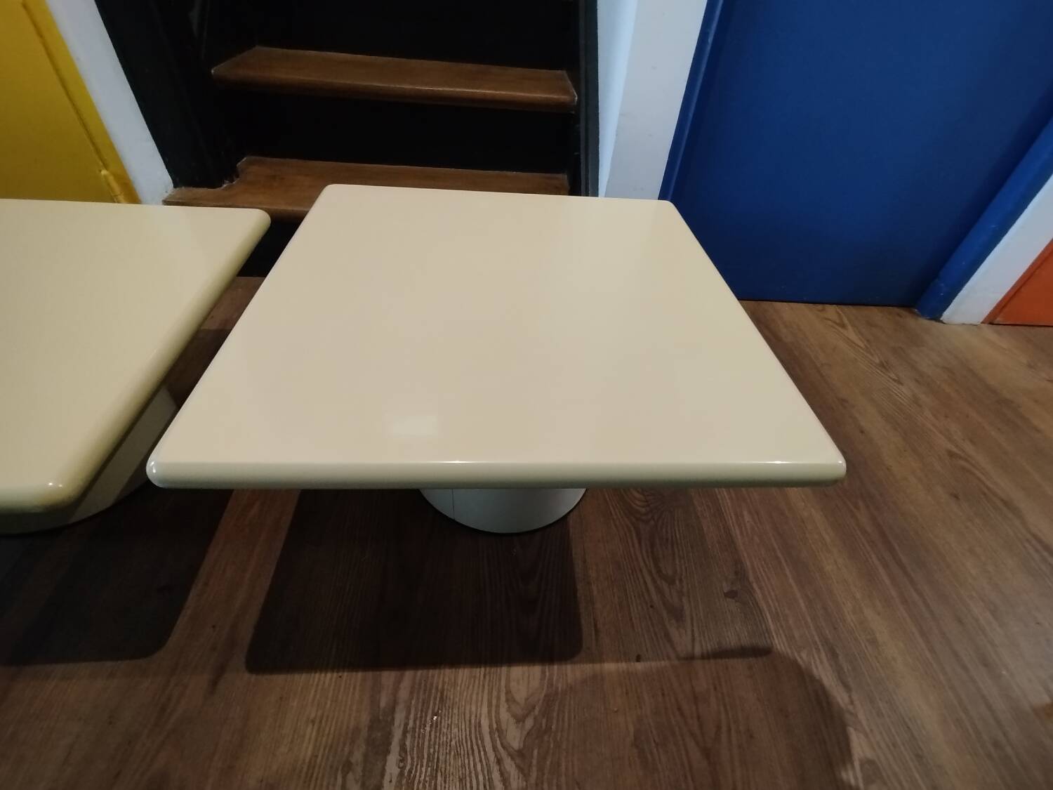 Vintage design nesting tables – lacquered wood & metal