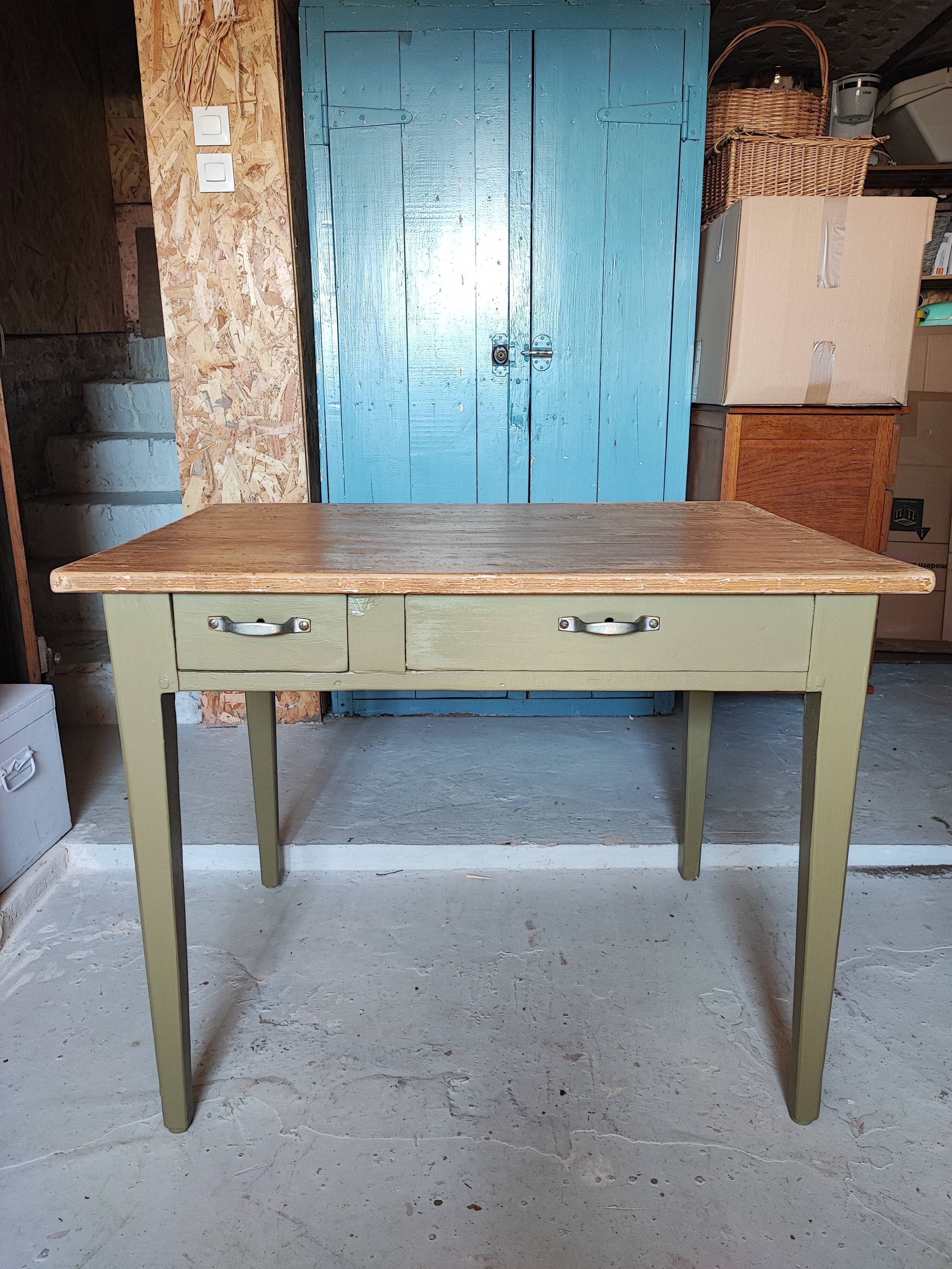 Khaki farm table