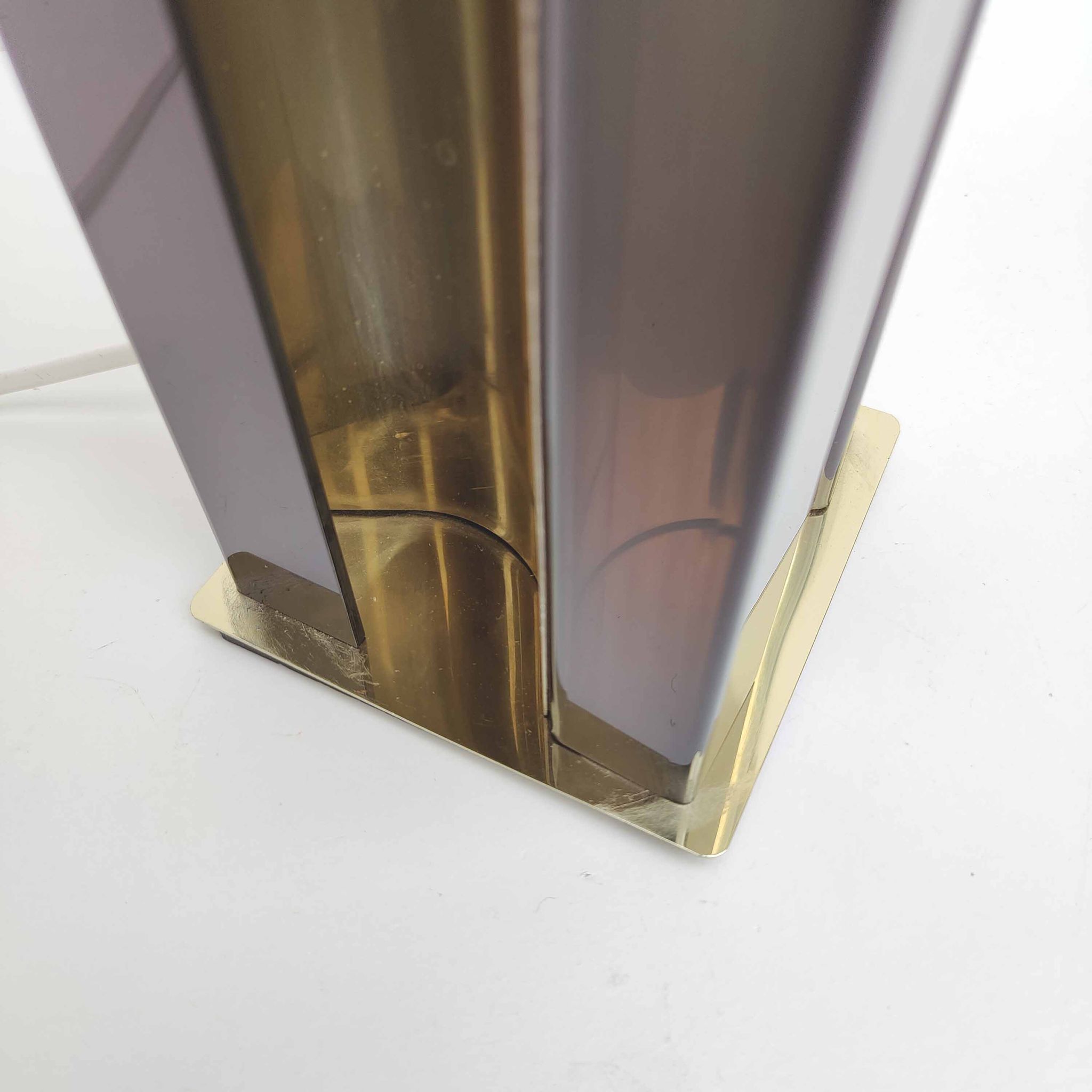 Lampe plexiglas et métal doré années 70