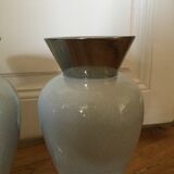 Paire de vases blanc et argenté style émail craquelé