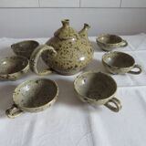 Tea service in varnished sandstone