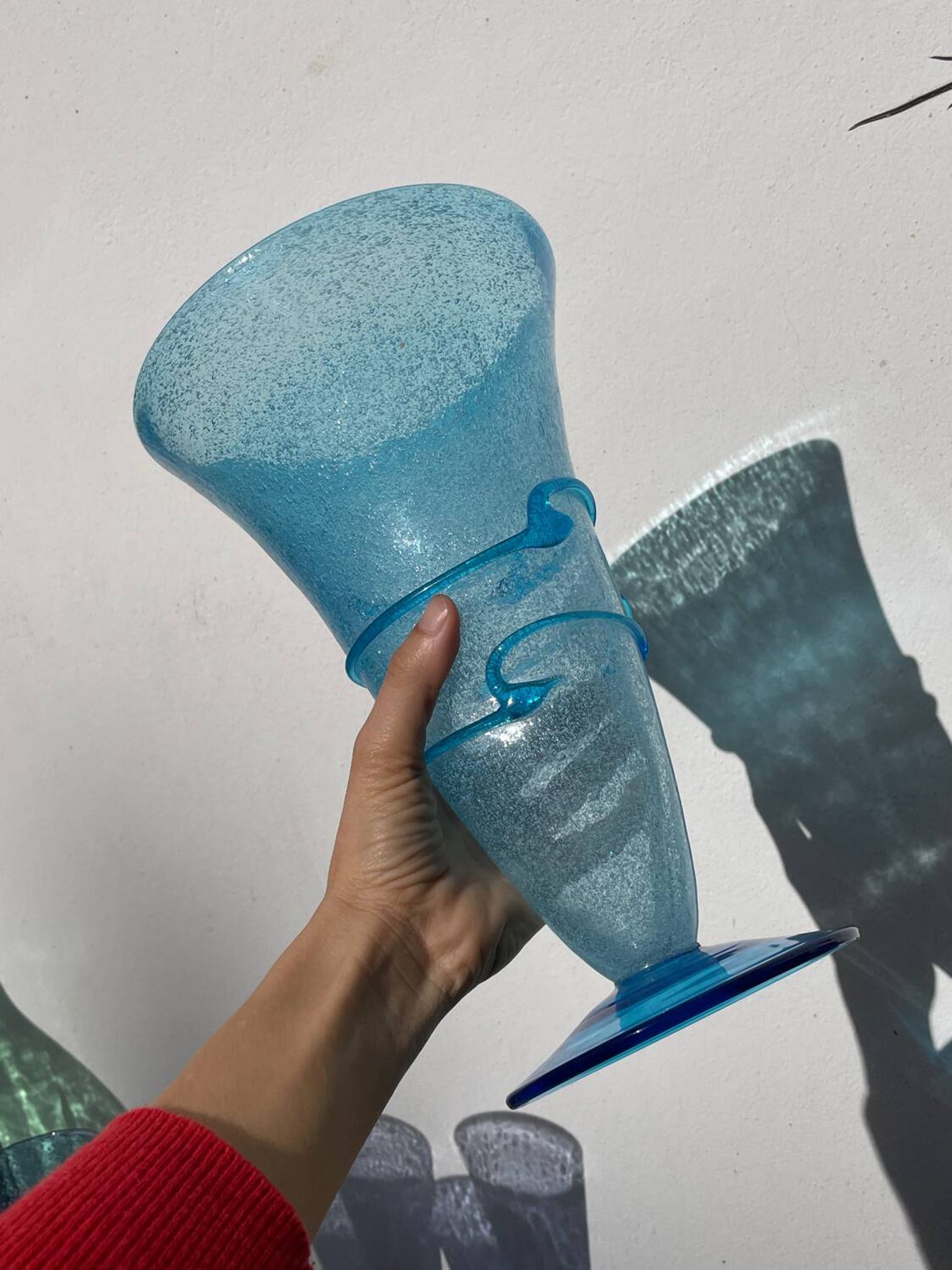 Vase conique en verre bullé bleu turquoise