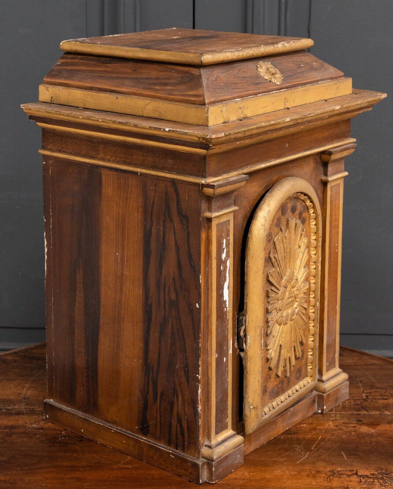 18th century tabernacle decorated with 2 columns and a sun on the facade