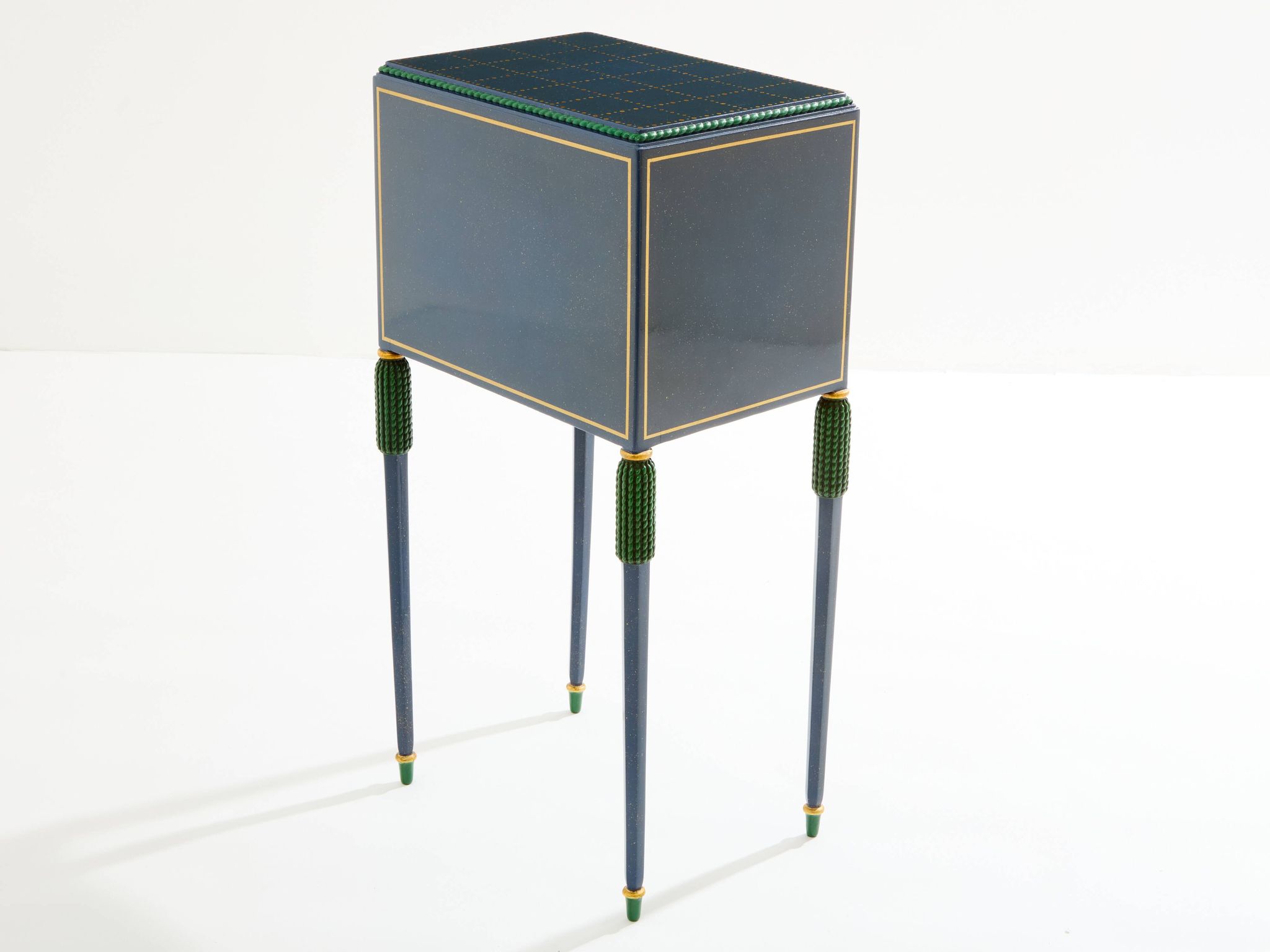Petit meuble cabinet en hêtre peint de Paul Follot vers 1920