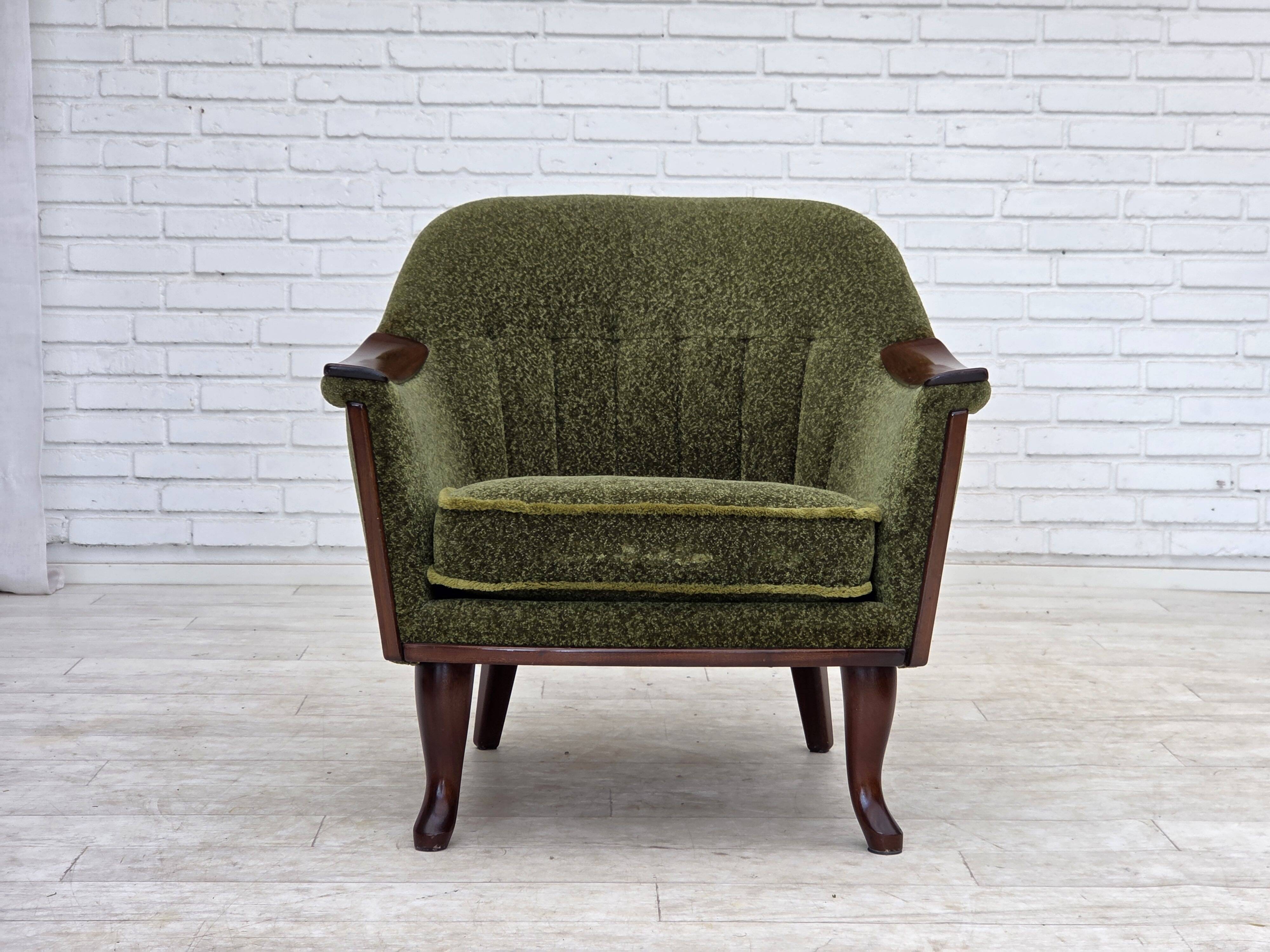 Fauteuil norvégien des années 1970, tissu de meuble vert, bois de teck,