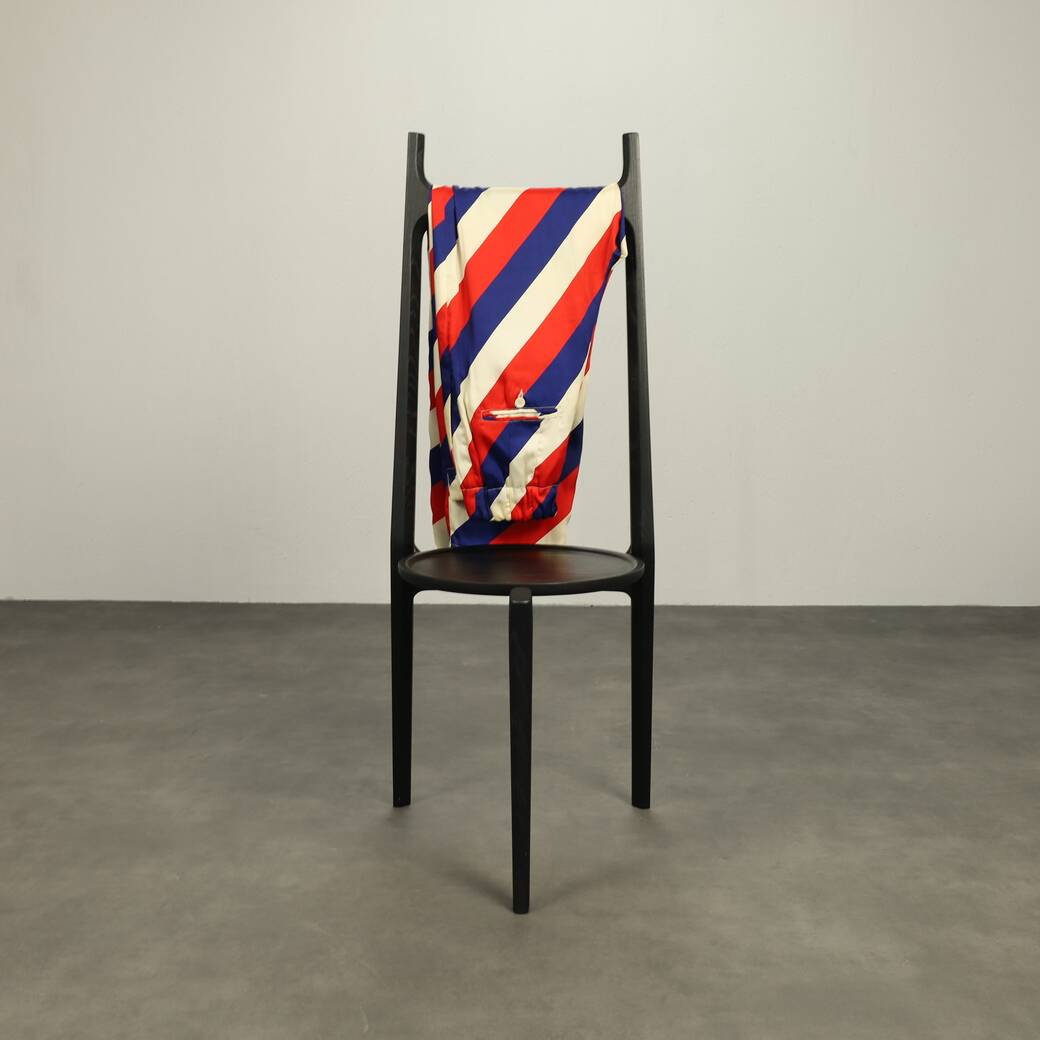 Fauteuil d'appoint à dossier haut/dressboy « Taylor Valet » par Stellar Works