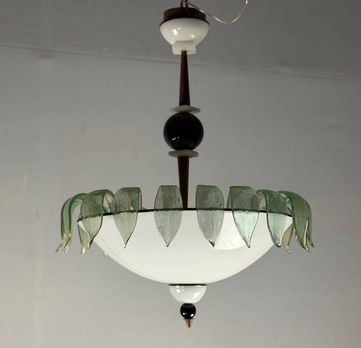 Venetian chandelier in white, black and green Murano glass sprinkled with gold, circa 1980