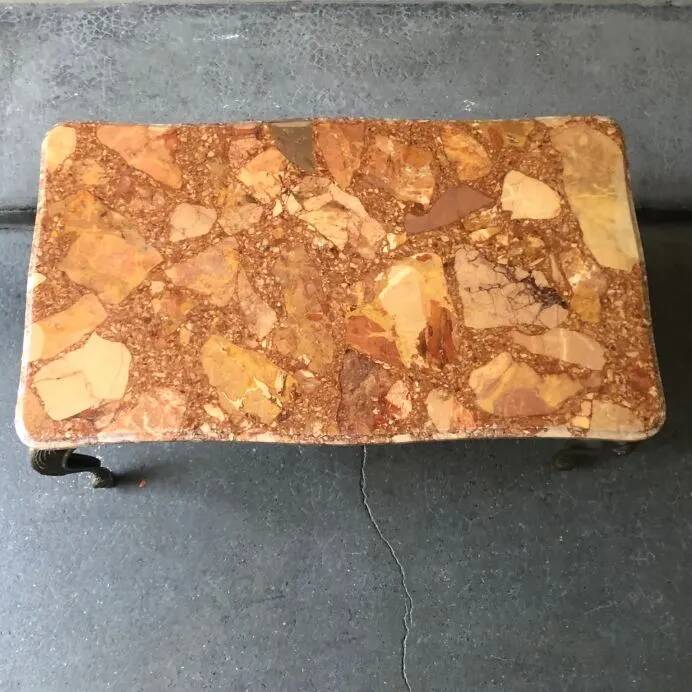 Table basse en marbre brèche