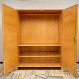 Armoire à deux portes conçue par Mojmír Požár, Tchécoslovaquie, années 1960.