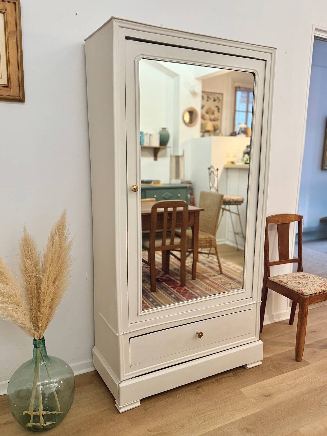 Parisian hosiery cabinet