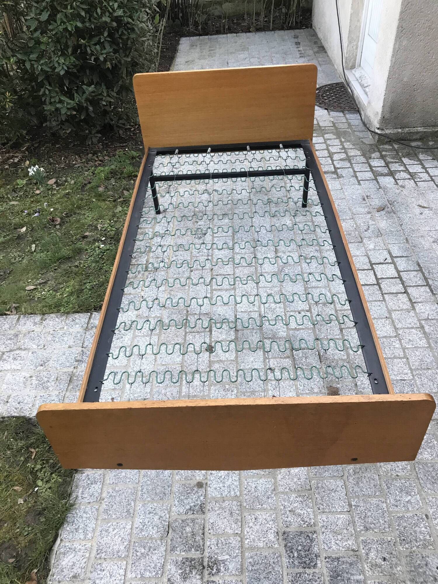 Bed in blond wood and feet 1950 vintage metal - 1 person