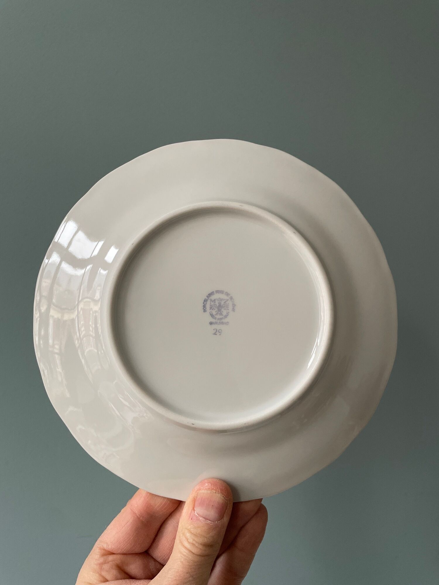 Series of 12 dessert plates in fine bohemian porcelain