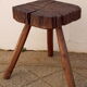 Tabouret tripode brutaliste