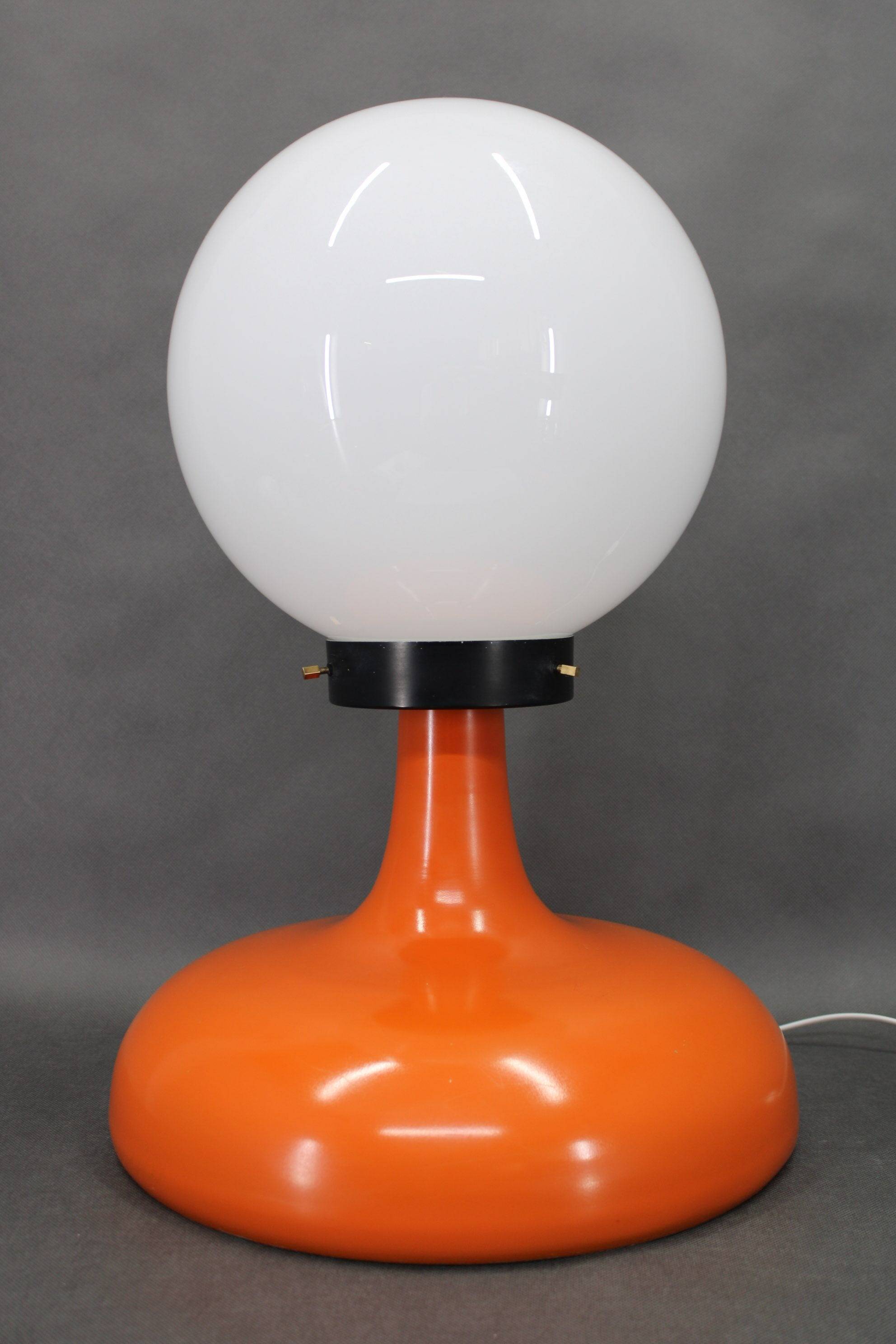 Italian space age lacquered metal table lamp with milk glass, 1970s