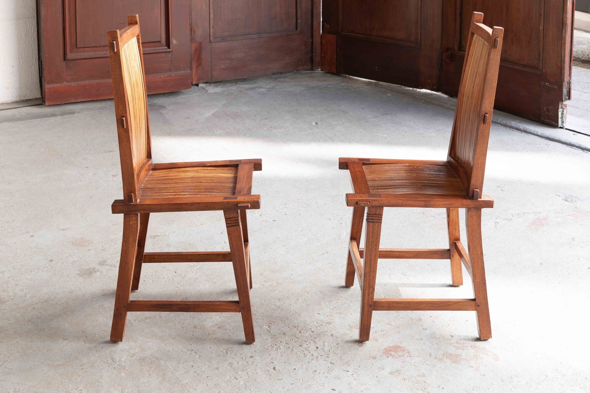 Chaises latérales javanaises