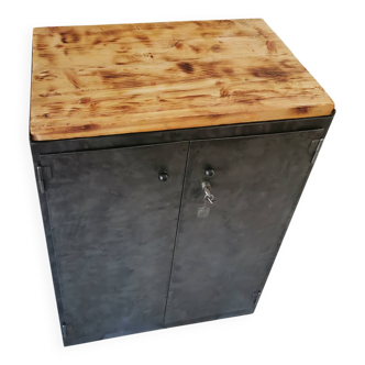 Industrial furniture with swivel drawers