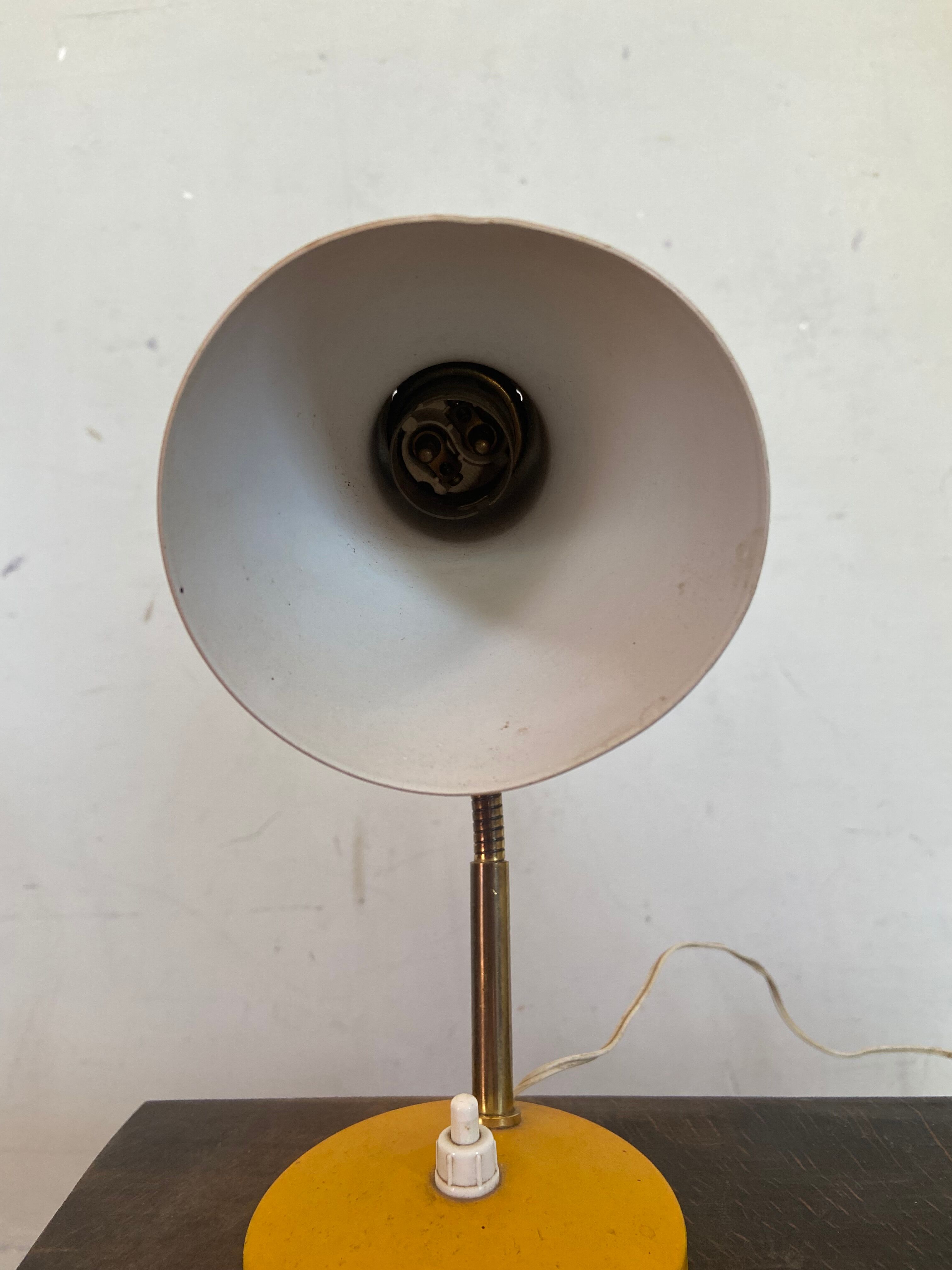 Table lamp années 60 in sheet metal yellow