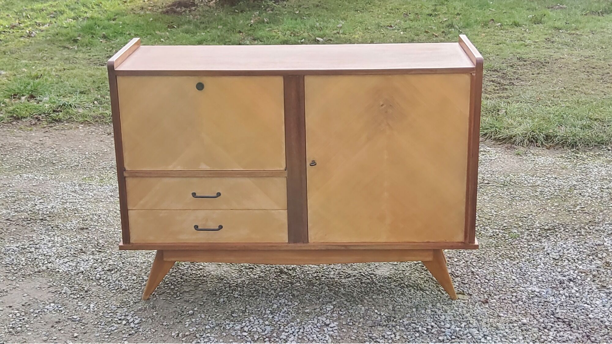 Enfilade of the 50s in oak and mahogany feet compass