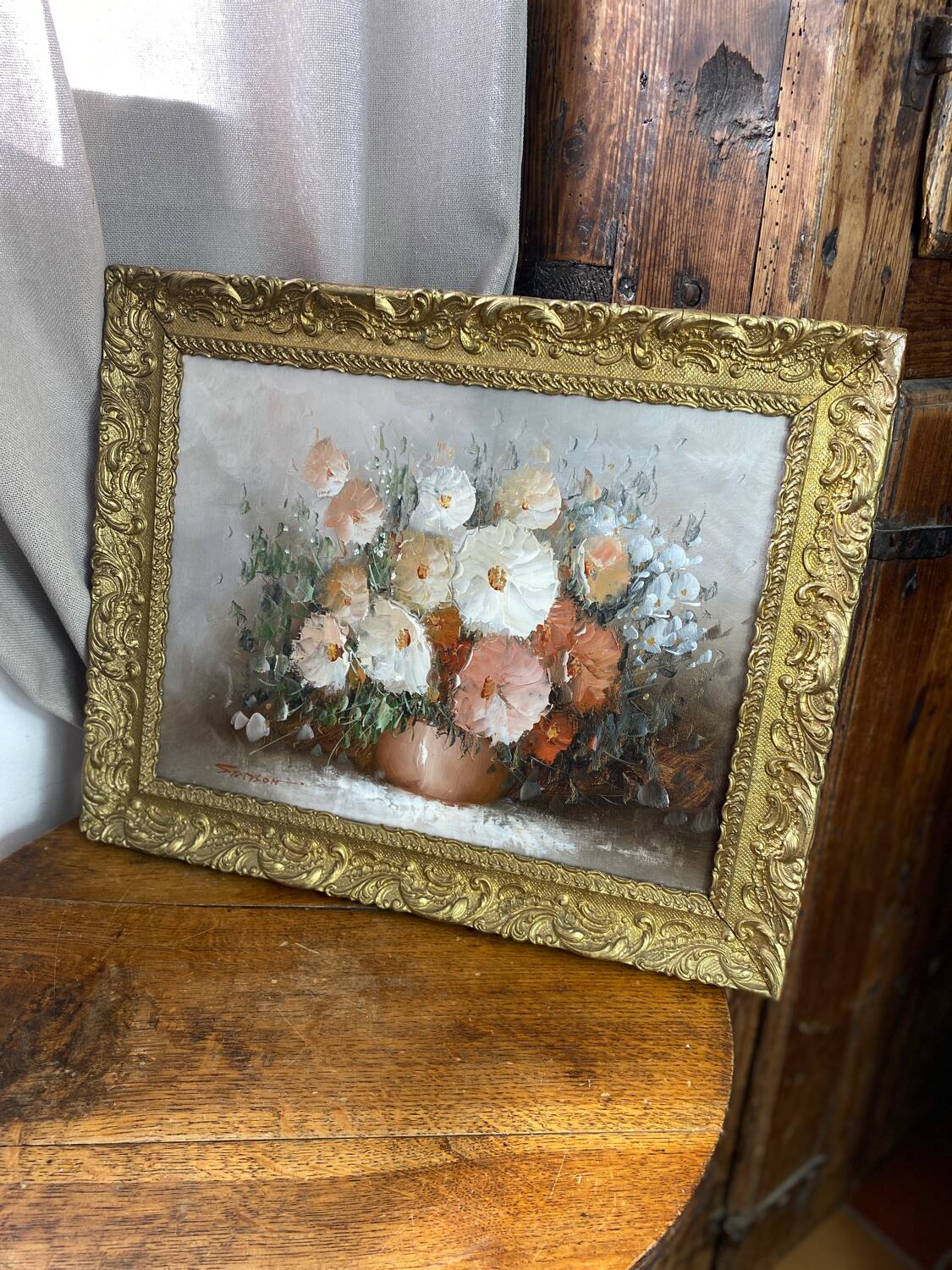 Huile sur toile, décor floral, encadrement en bois doré