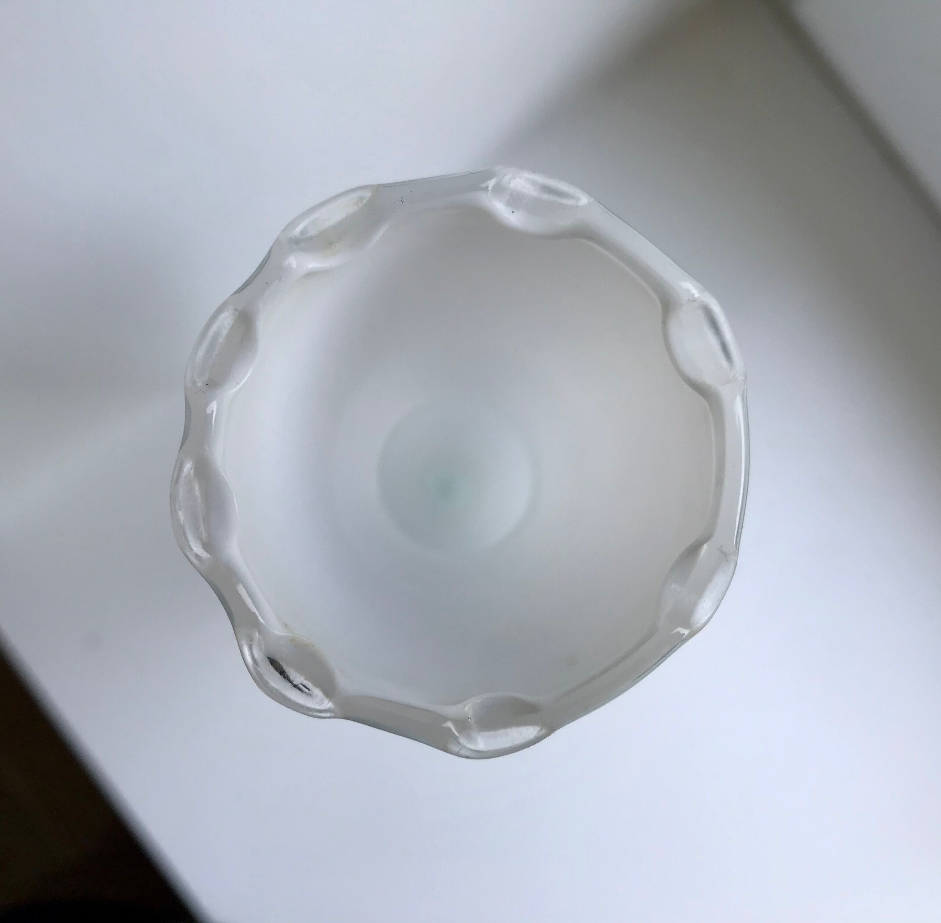 Serrated opaline vase 30/40s