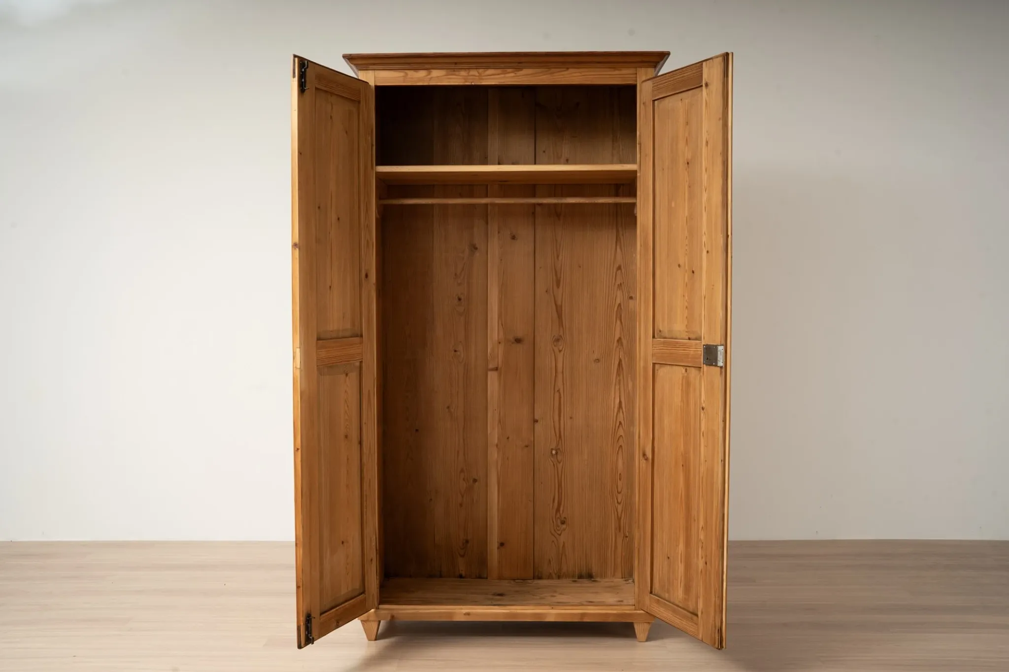 Antique German Pine Wardrobe with Hanging Rail and Shelf, Late 19th Century