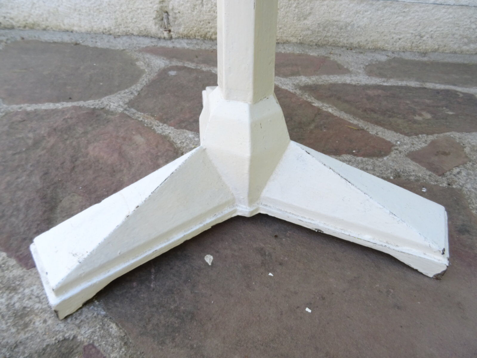 Fischel font foot bistro table