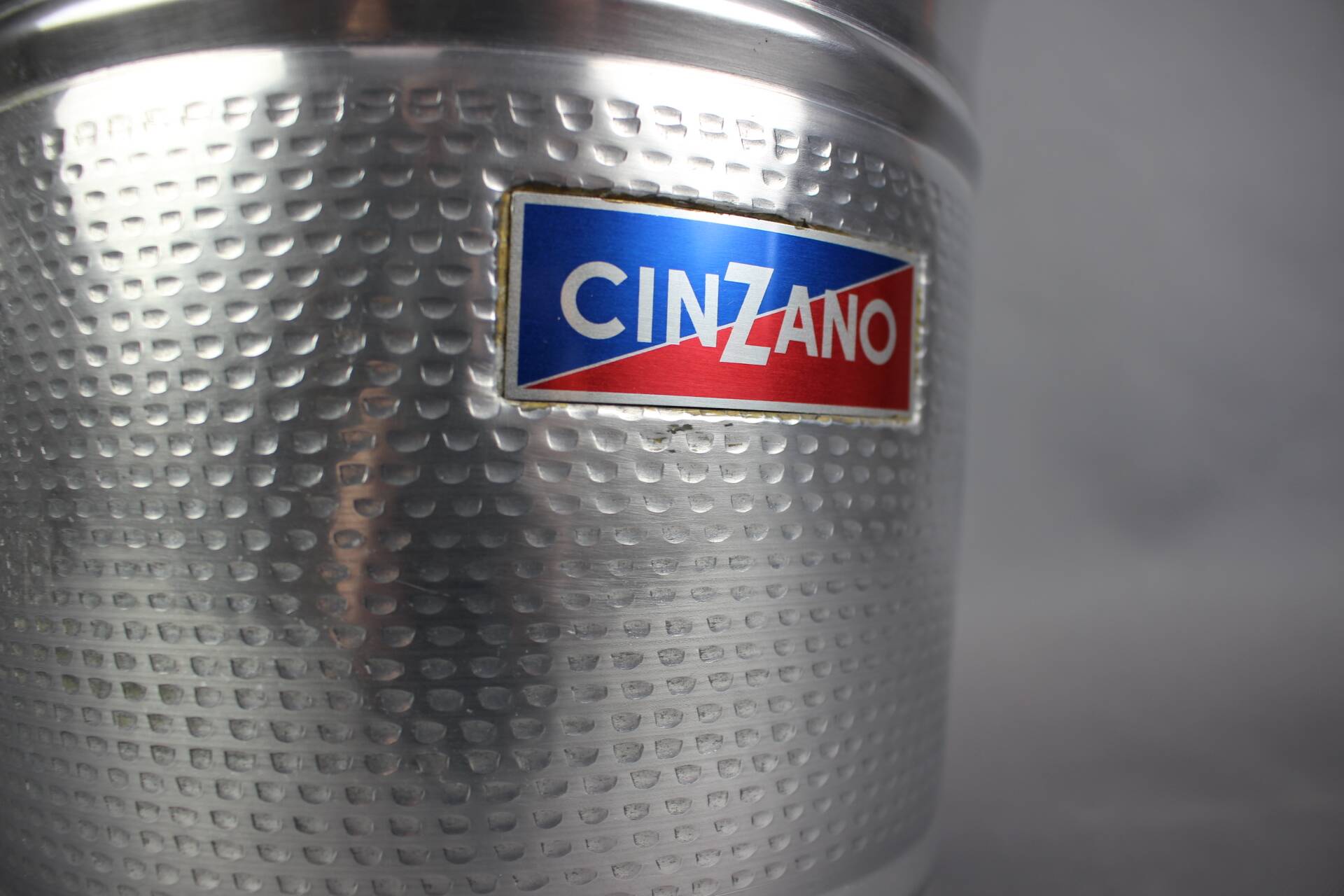 Seau à glace en aluminium Cinzano des années 1970