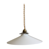 Suspension en opaline blanche et griffe en laiton