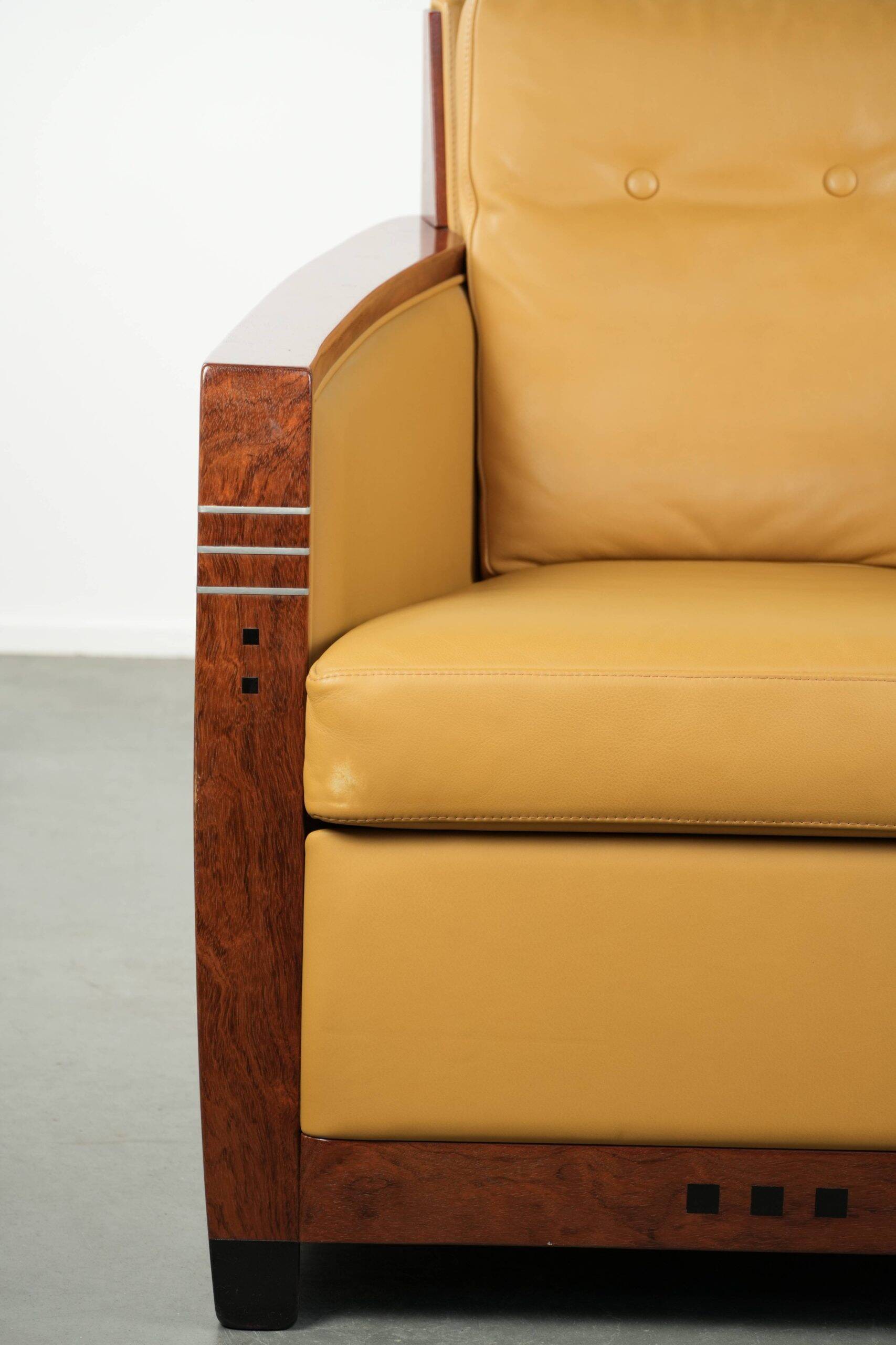 Fauteuil Art Déco jaune de luxe et bien entretenu