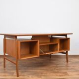 Mid-century danish teak desk model 75 form Omann Jun, 1950s