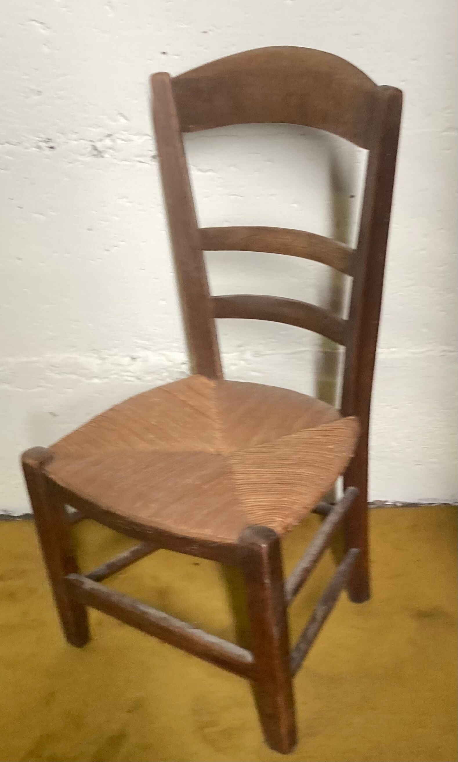 Chaise paillée campagne