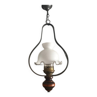 Suspension /luminaire ancien lampe à Pétrole opaline