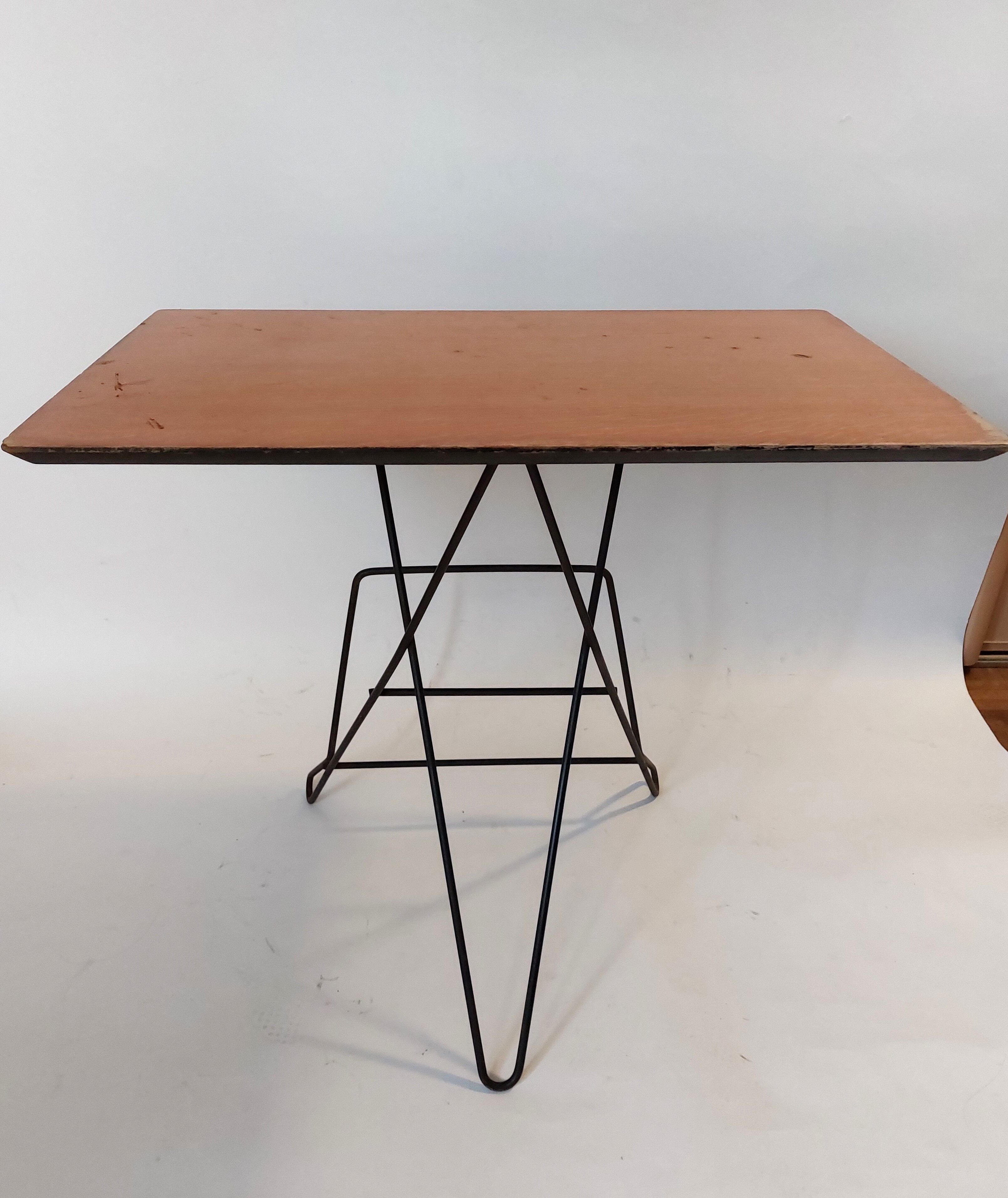 Triped pedestal table magazine holder 1950 vintage