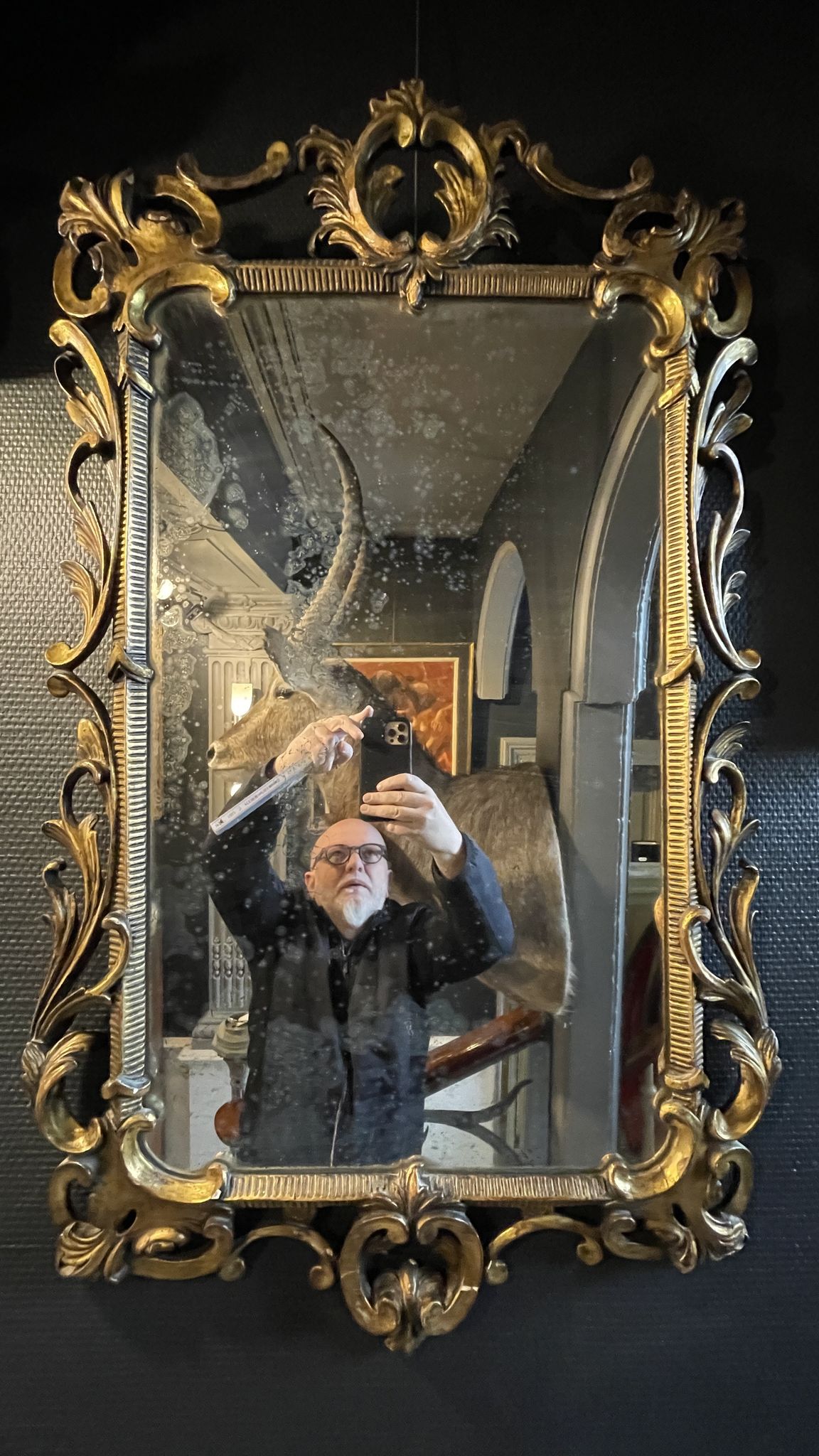 Gilded mirror Louis XV Rocaille in Carved and Stuqué Wood, nineteenth century