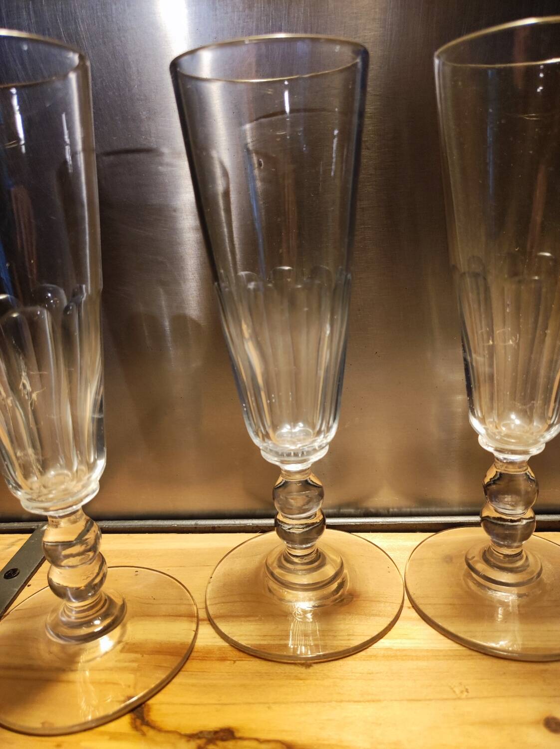 4 champagne flutes with cut sides, late 19th century
