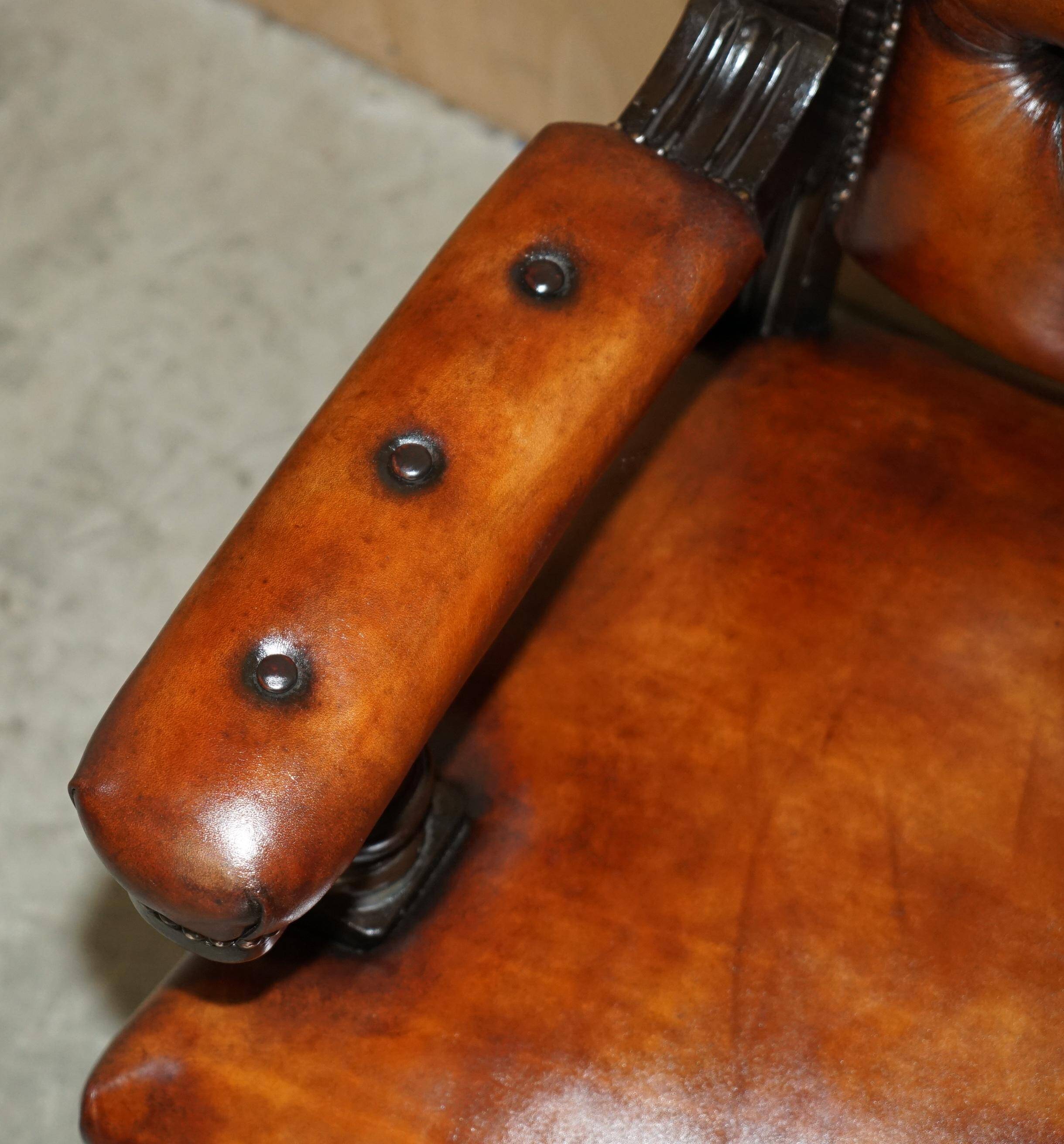 Banc de pub victorien Chesterfield en cuir restauré