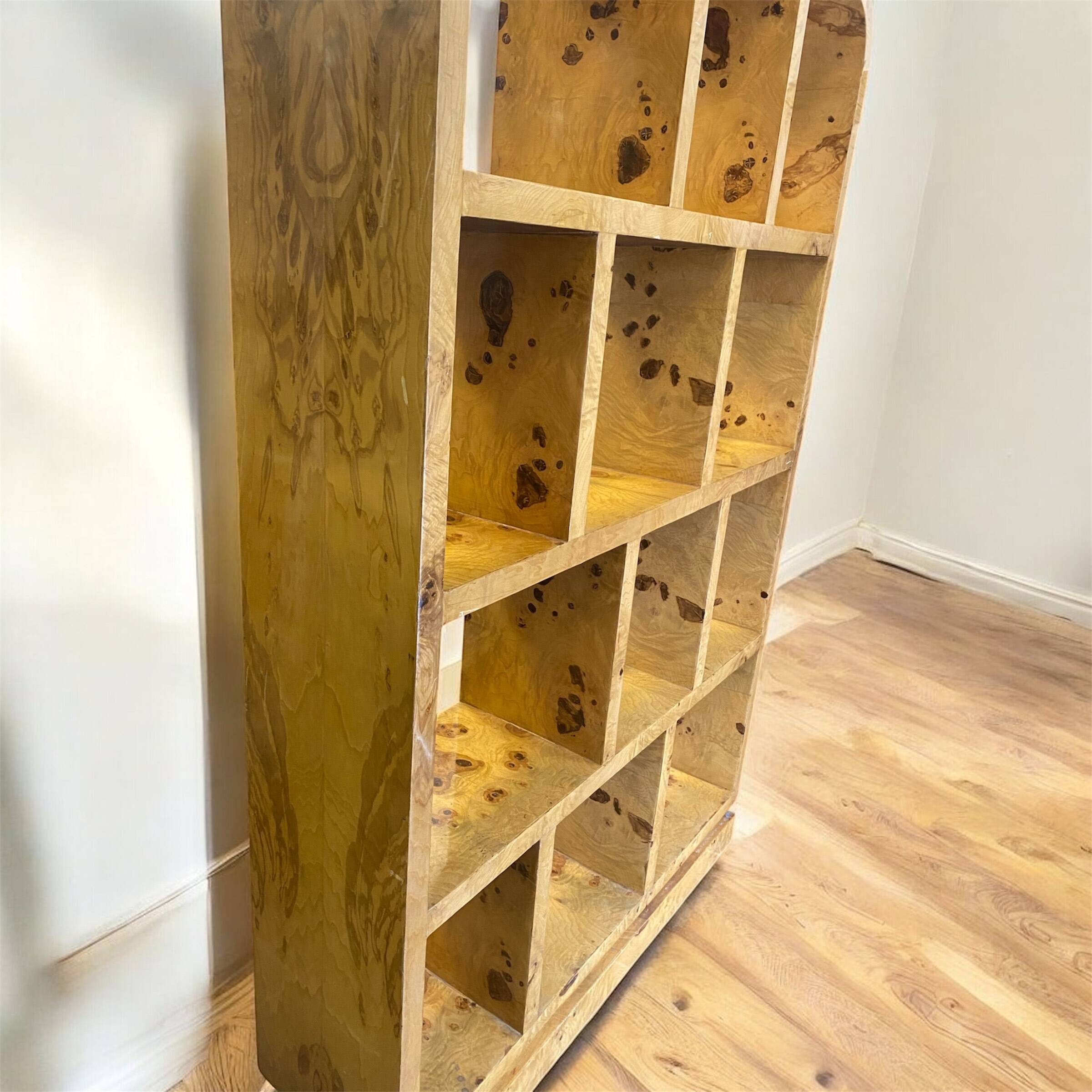 Bibliothèque Art déco en loupe d’orme & bois de hêtre fabrication artisanal