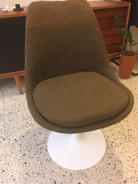 Eero Saarinen Tulip chair, produced by De Coene Courtrai