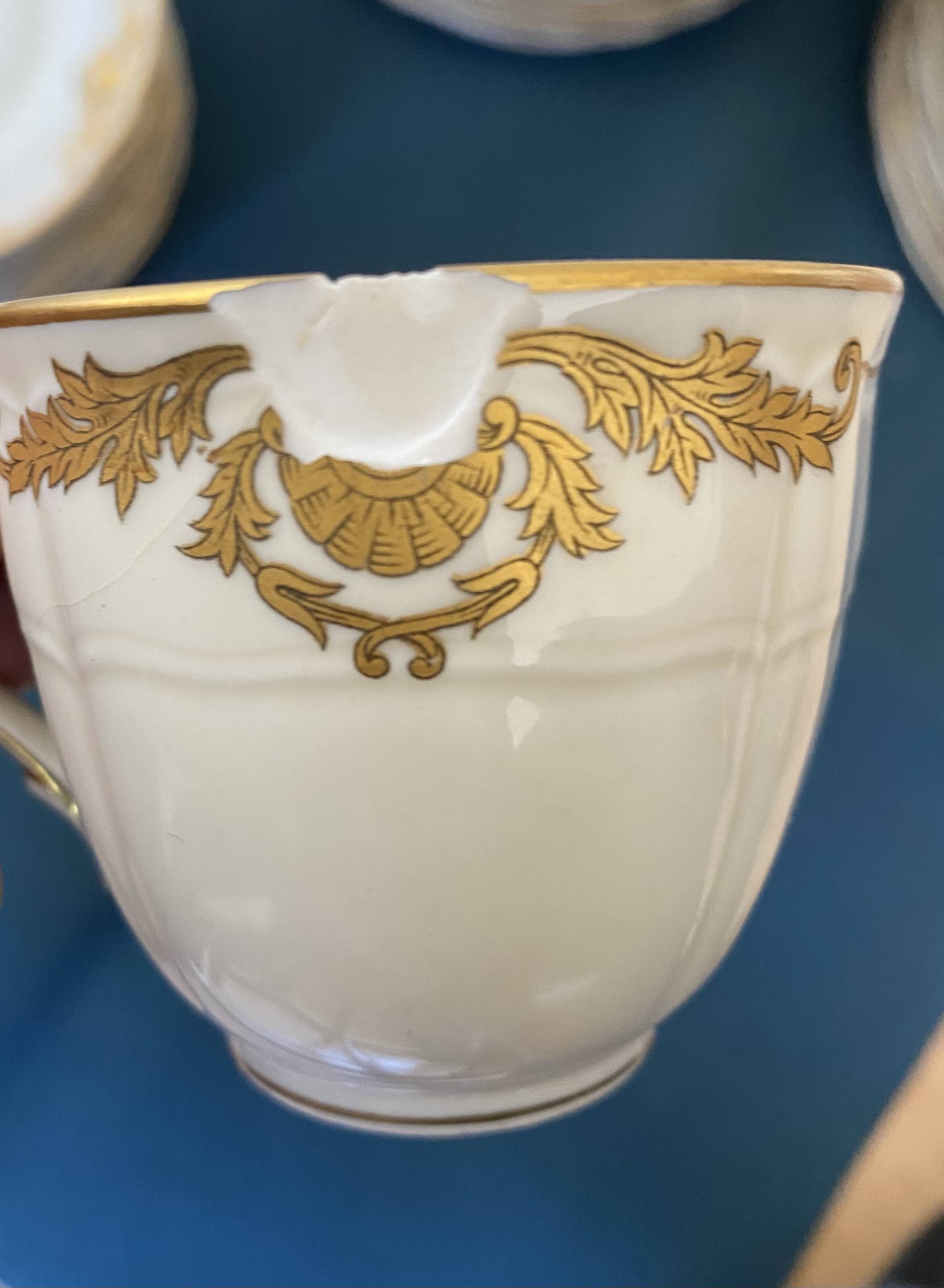 Bernardaud Coquille porcelain service, 96 pieces.