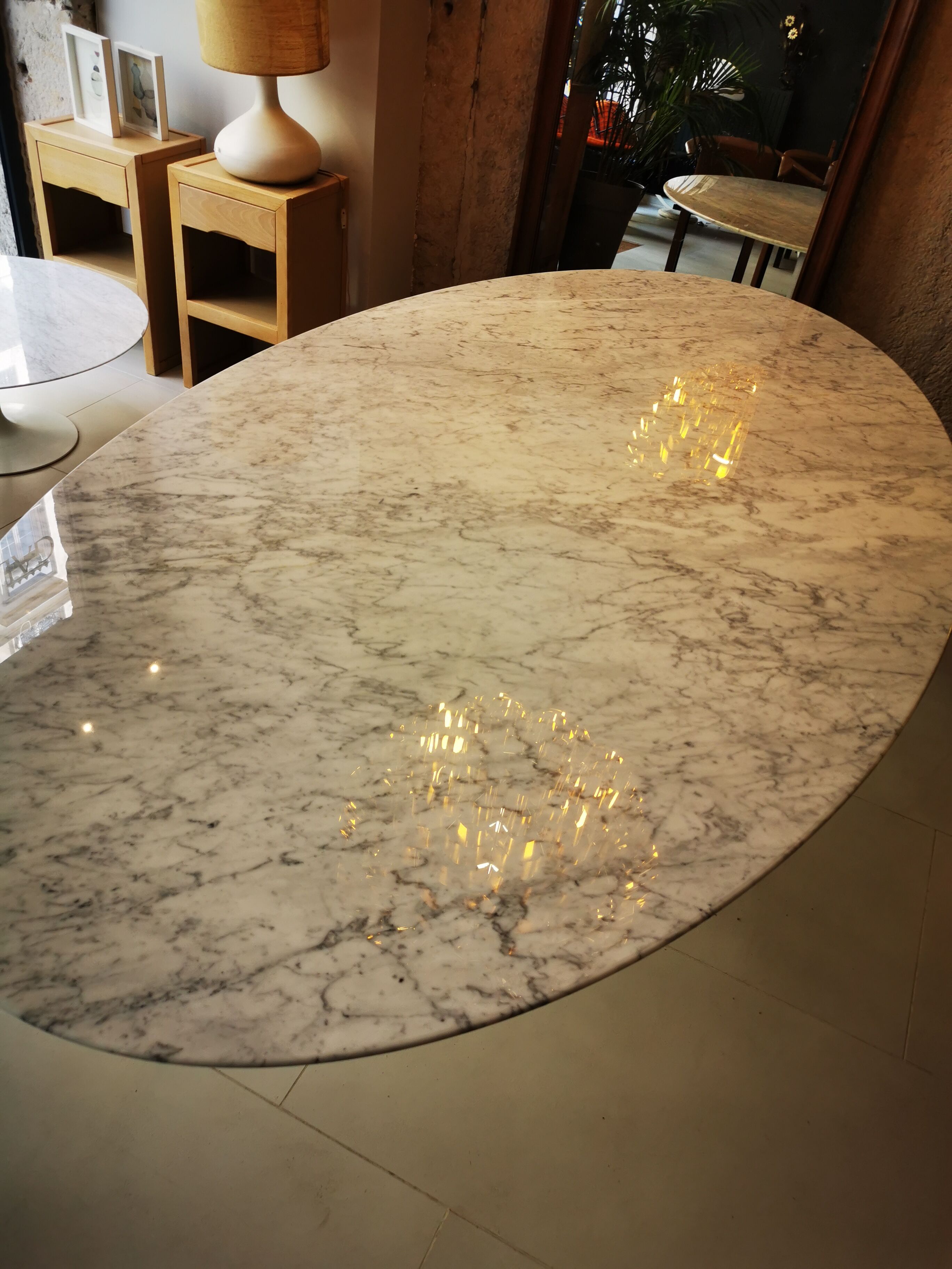 Knoll oval table by Eero Saarinen