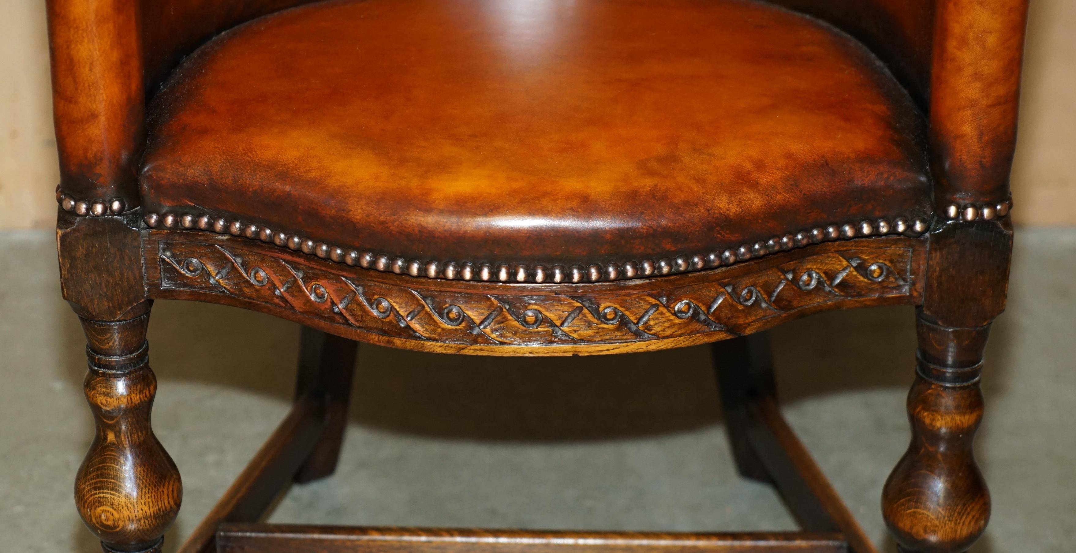 Fauteuil de bureau Édouardien 1910 en cuir et chêne sculpté