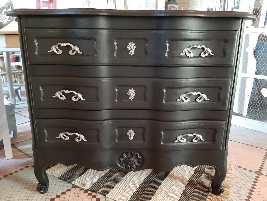 Black chest of drawers