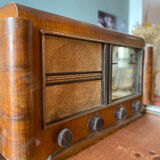 Decorative radio