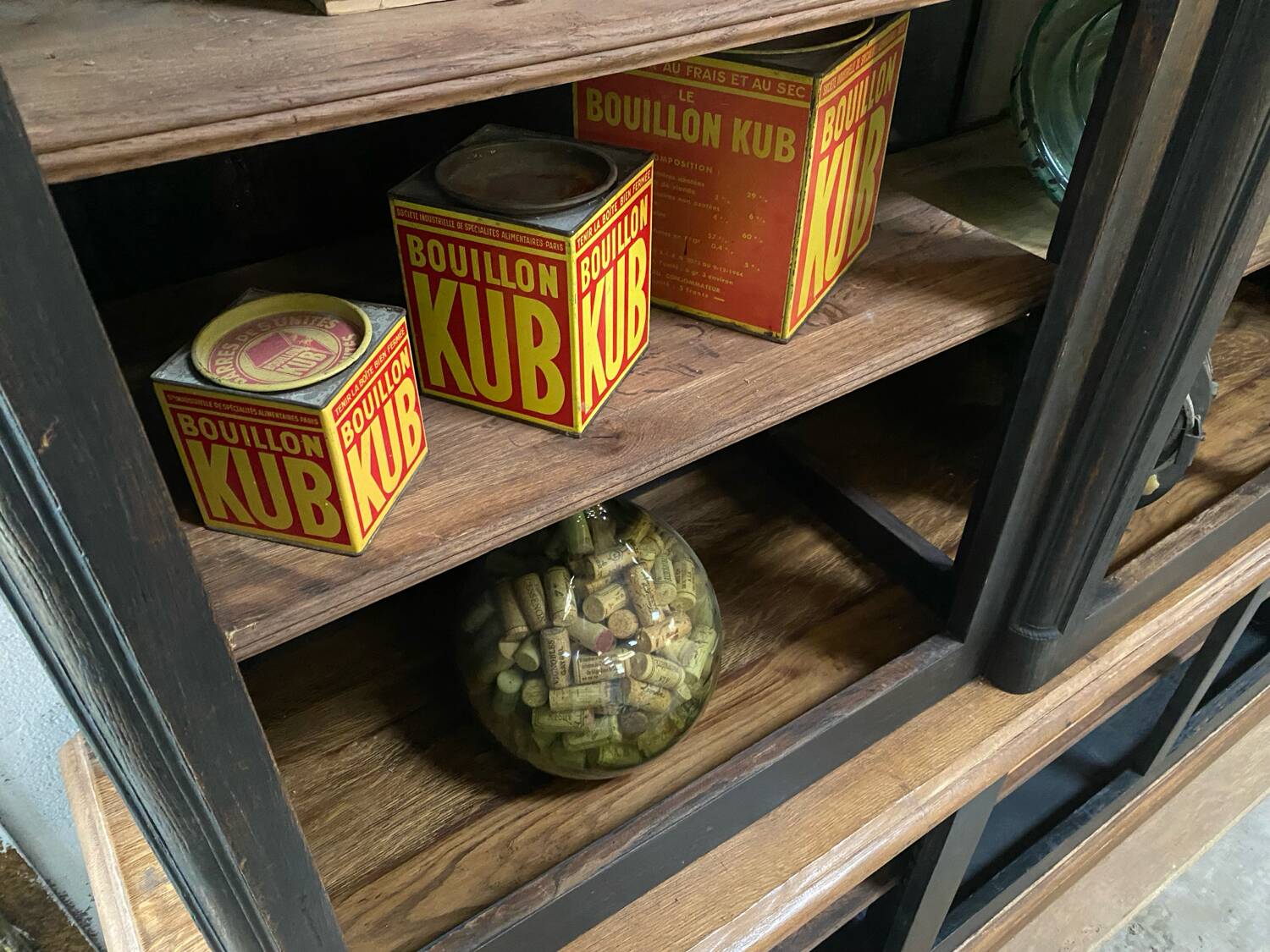 Pharmacy trade furniture